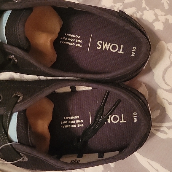 Toms - Picture 3 of 6